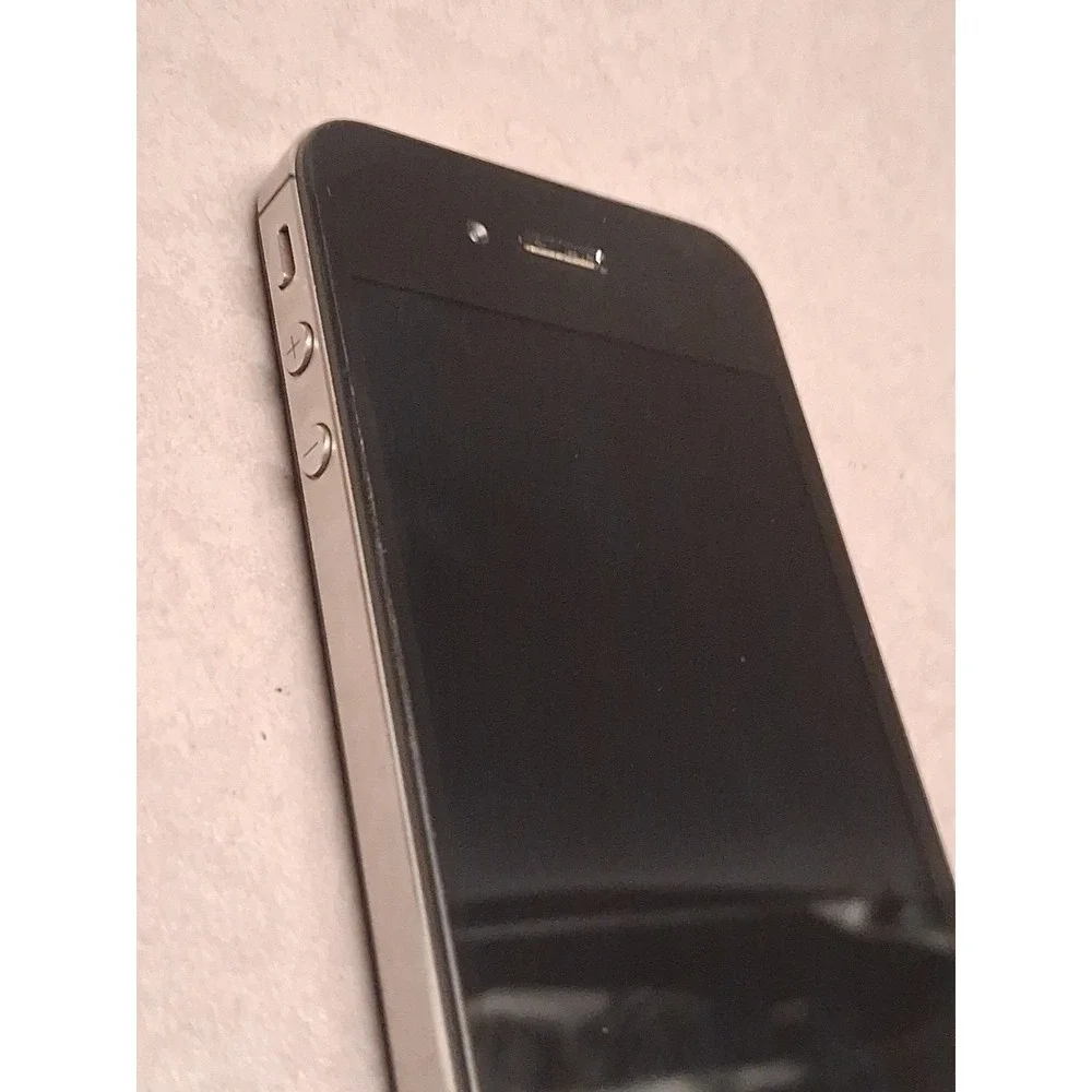 Apple iPhone 4s - 8GB -Black